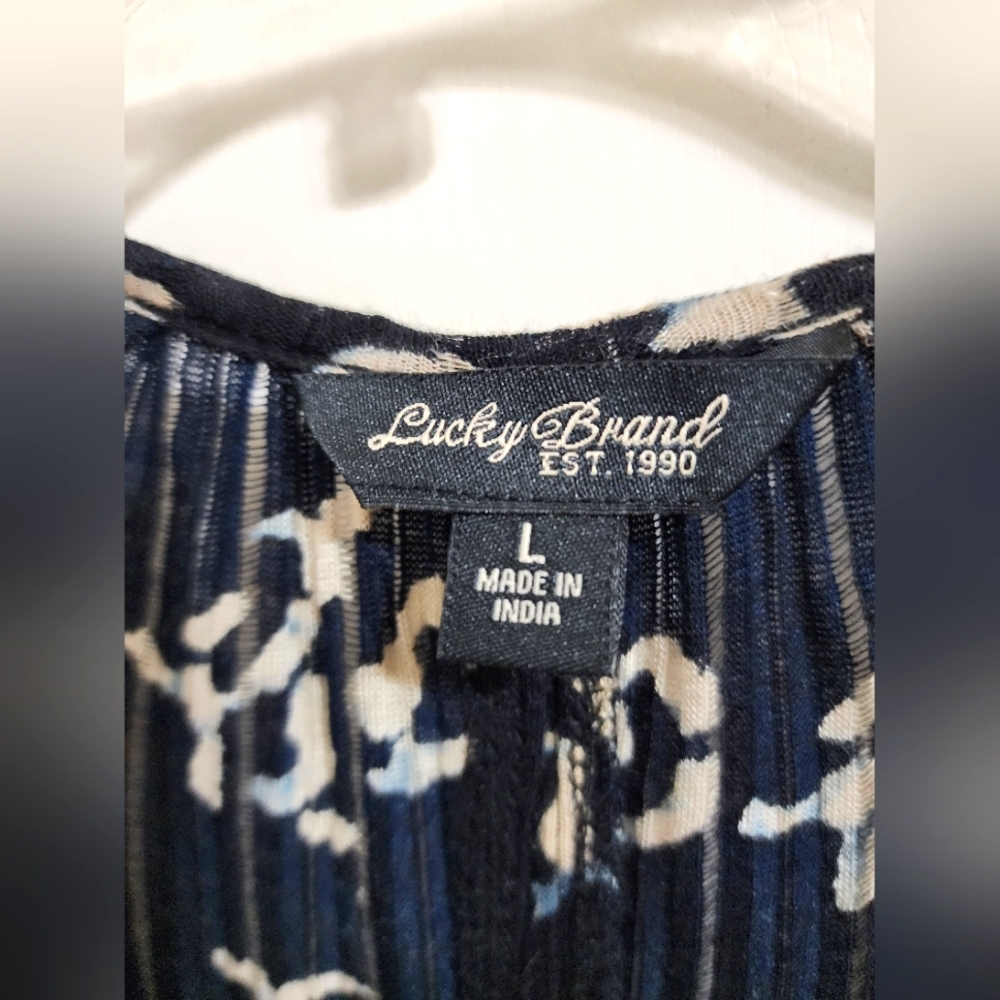Lucky Brand Top size large - Picture 2 of 6